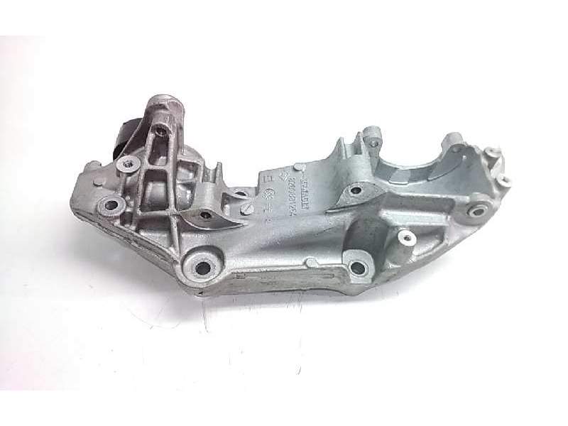 Recambio de soporte alternador para renault trafic caja cerrada dci cat referencia OEM IAM 8200881264 8200941079 