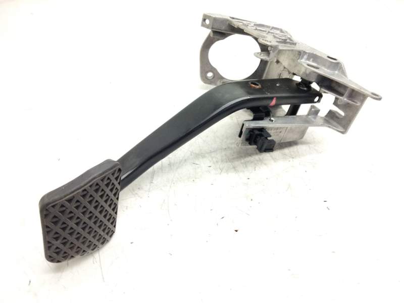 Recambio de pedal freno para bmw serie 3 berlina (e90) 3.0 turbodiesel cat referencia OEM IAM 42322403  
