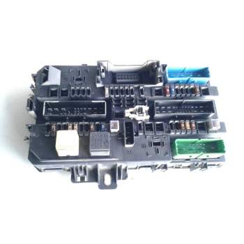 Recambio de caja reles fusibles para opel astra h berlina elegance referencia OEM IAM 13145017 5DK00866930 