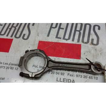 BIELA VQ40 