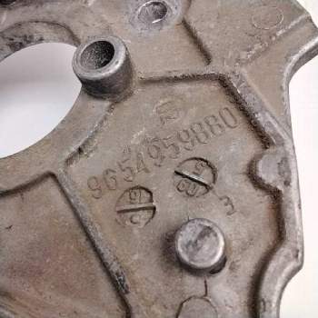 Recambio de soporte bomba inyeccion para citroën berlingo hdi 75 600 first kasten referencia OEM IAM 9654959880  