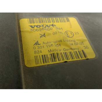 Recambio de faro derecho para volvo v50 familiar 2.4 kinetic referencia OEM IAM 30698886R  