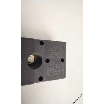 Recambio de mando elevalunas delantero izquierdo para saab 900 berlina referencia OEM IAM 4519120  