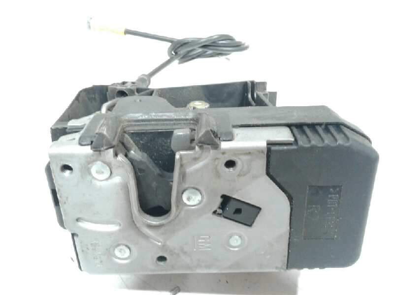 Recambio de cerradura puerta delantera derecha para renault trafic caja cerrada dci cat referencia OEM IAM 8200042171  