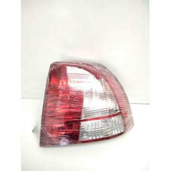 Recambio de piloto trasero derecho para kia shuma ii 1.6 ls 4 berlina referencia OEM IAM OK2S1  