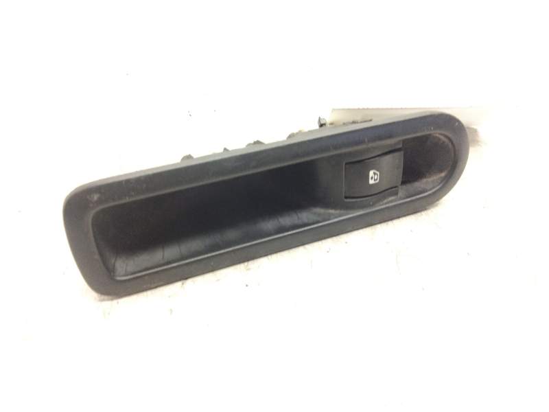 Recambio de mando elevalunas trasero derecho para renault scenic ii 1.5 dci diesel referencia OEM IAM 156013870  