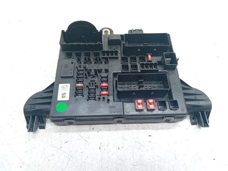 Recambio de caja fusibles para opel insignia sports tourer cosmo referencia OEM IAM 544949969  