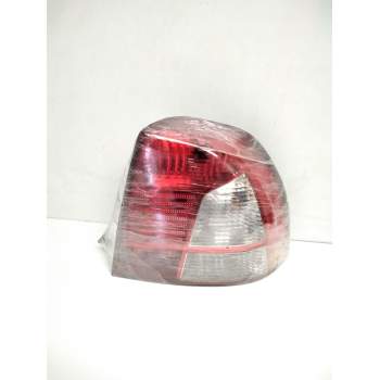 Recambio de piloto trasero derecho para kia shuma ii 1.6 ls 4 berlina referencia OEM IAM OK2S1 10003 