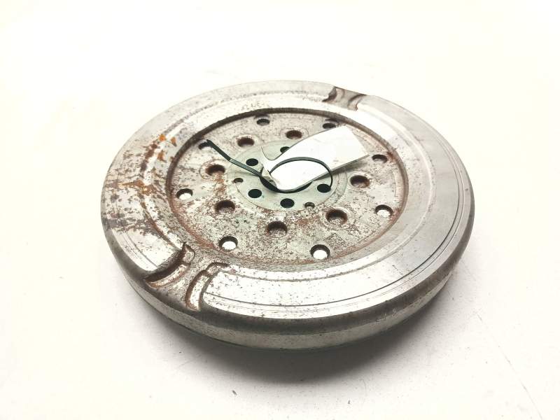 Recambio de volante motor para audi a3 mk4 referencia OEM IAM 04E105266  