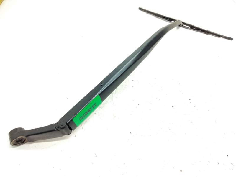 Recambio de brazo limpia delantero derecho para toyota auris referencia OEM IAM   