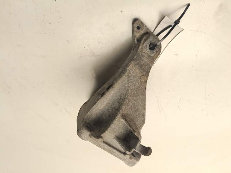 Recambio de soporte motor derecho superior para bmw serie 1 coupe (e82) referencia OEM IAM 13807410  