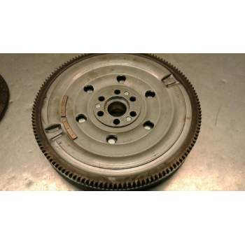 Recambio de kit embrague para nissan juke (f15) 1.6 16v referencia OEM IAM 4127030210KCOB  301001KCOA