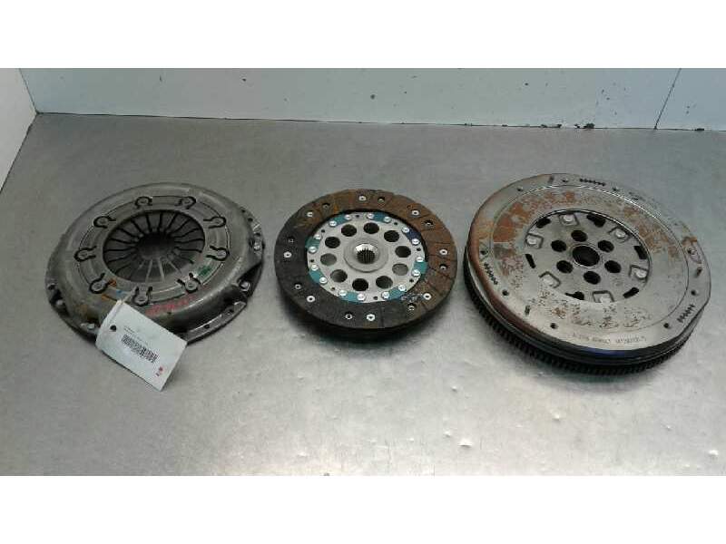 Recambio de kit embrague para nissan juke (f15) 1.6 16v referencia OEM IAM 0021123104BB0A 4127030210KCOB 301001KCOA
