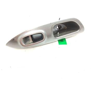 MANDO ELEVALUNAS TRASERO DERECHO 82960 