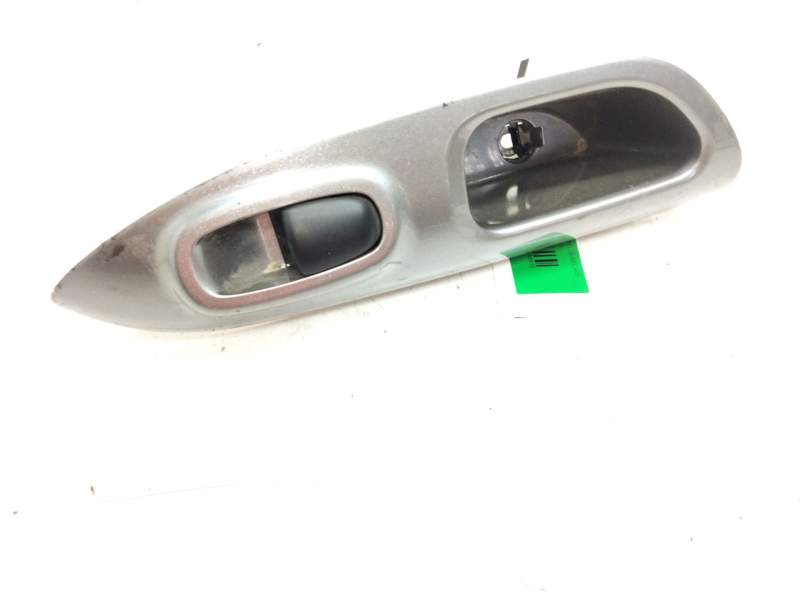 Recambio de mando elevalunas trasero derecho para nissan juke (f15) 1.6 16v referencia OEM IAM 82960  