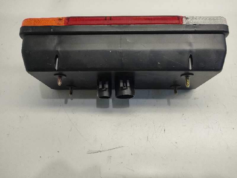 Recambio de piloto trasero derecho para iveco daily caja cerrada (1989 =>) referencia OEM IAM 38922 24 VOLTIOS 0352000D