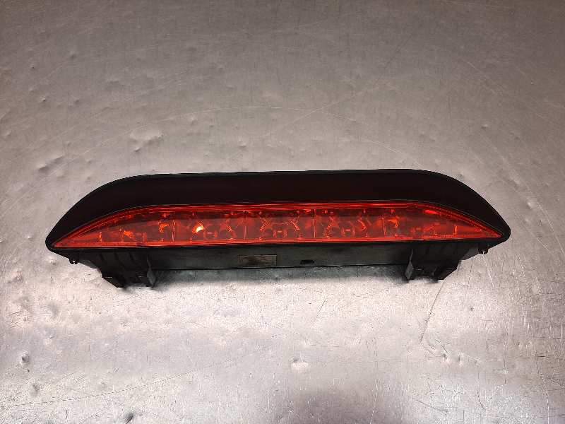 Recambio de luz central de freno para chevrolet kalos 1.2 se referencia OEM IAM 96540274  