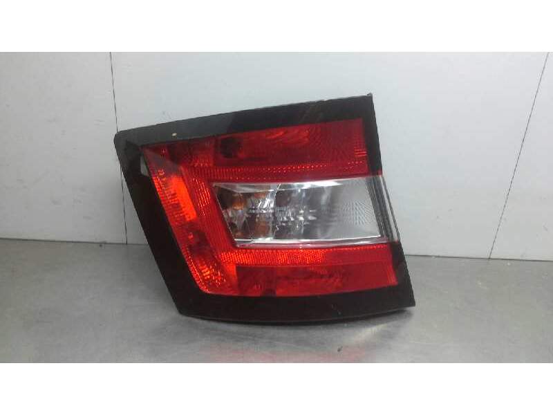 Recambio de piloto trasero izquierdo para skoda fabia active referencia OEM IAM   