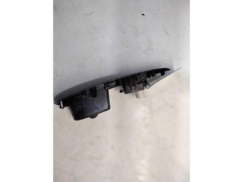 Recambio de mando elevalunas trasero derecho para nissan note acenta referencia OEM IAM   