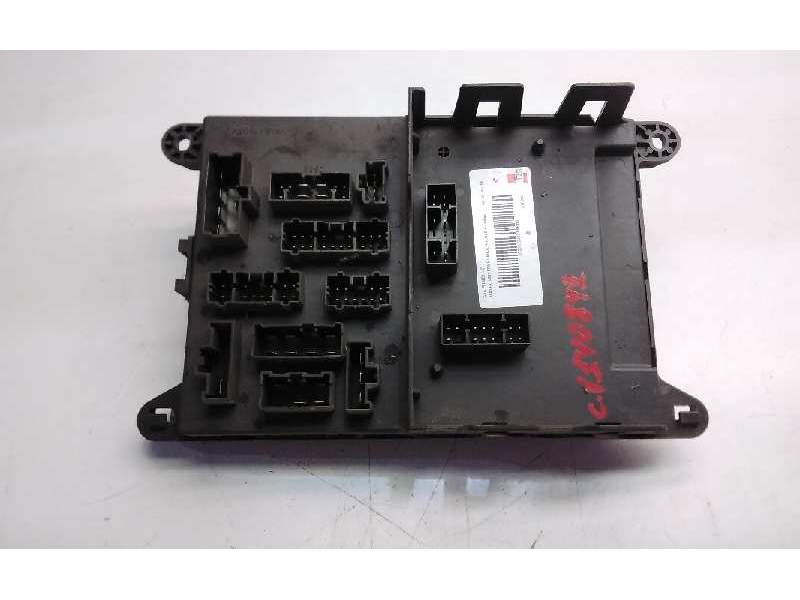 Recambio de caja fusibles para land rover freelander (ln) e familiar referencia OEM IAM V23081 C1061 X3  