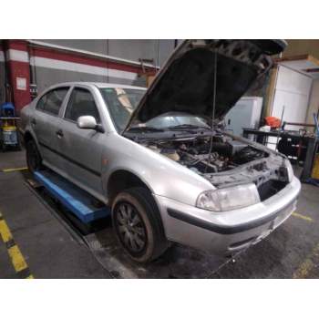 skoda octavia berlina (1u2) del año 2000