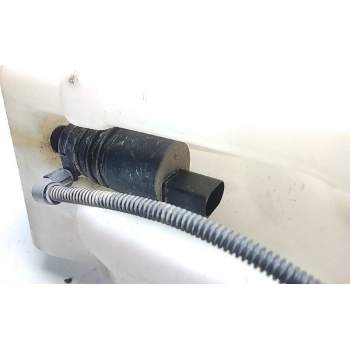Recambio de deposito limpia para opel insignia berlina cosmo referencia OEM IAM 40114137  