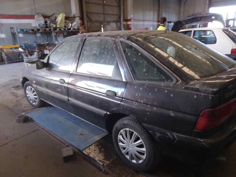 ford escort berlina/turnier del año 1995