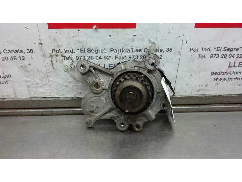 Recambio de bomba agua para kia carens 2.0 crdi lx monovolumen referencia OEM IAM   