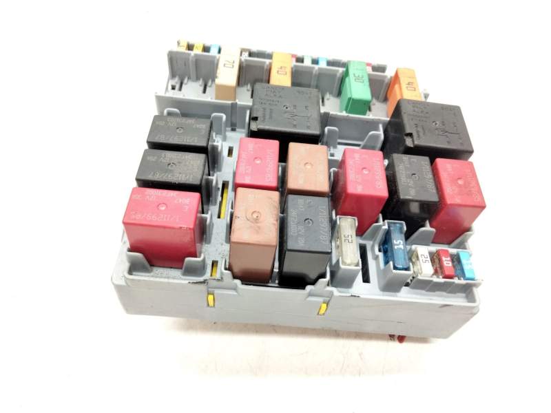 Recambio de caja fusibles para iveco daily vi furgoneta 33s16, 35s16, 35c16, 40c16, 50c16 referencia OEM IAM 51905216  