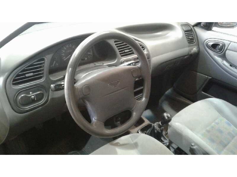 daewoo lanos del año 2002