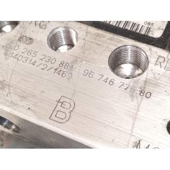Recambio de abs para peugeot 5008 (0u_, 0e_) 1.6 16v referencia OEM IAM 9674677580 0265230881 