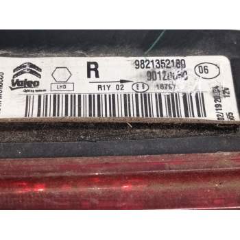 Recambio de piloto trasero derecho porton para citroën c4 cactus referencia OEM IAM 9822352180  