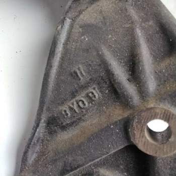 Recambio de soporte bomba inyeccion para nissan primera berlina (p11) básico referencia OEM IAM 9Y09  