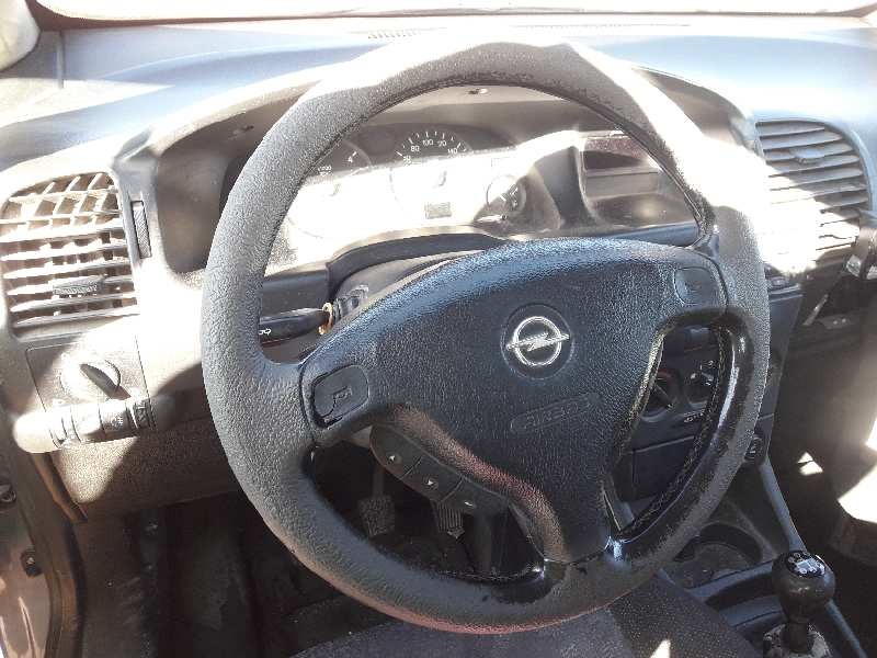 opel zafira a del año 2000