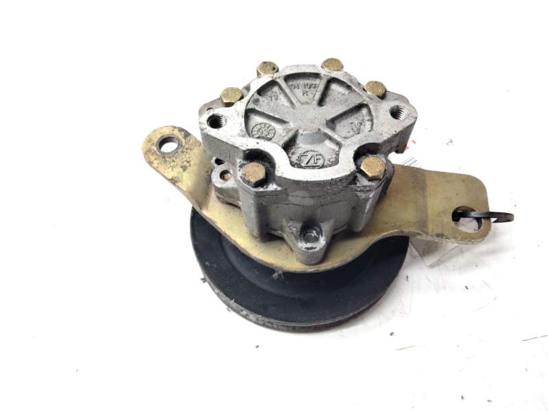 Recambio de bomba direccion para nissan trade 100 3.0 turbodiesel referencia OEM IAM   37125