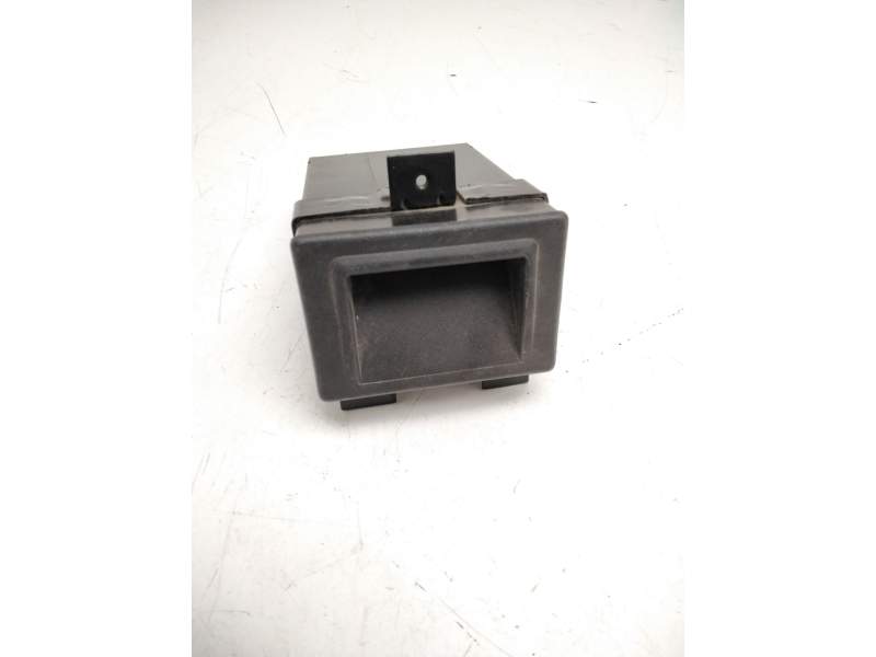 Recambio de cenicero para nissan trade caja/chasis 2.7 td referencia OEM IAM 012062360  