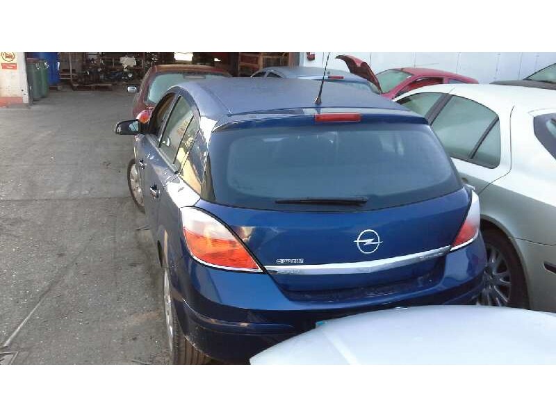 opel astra h berlina del año 2004