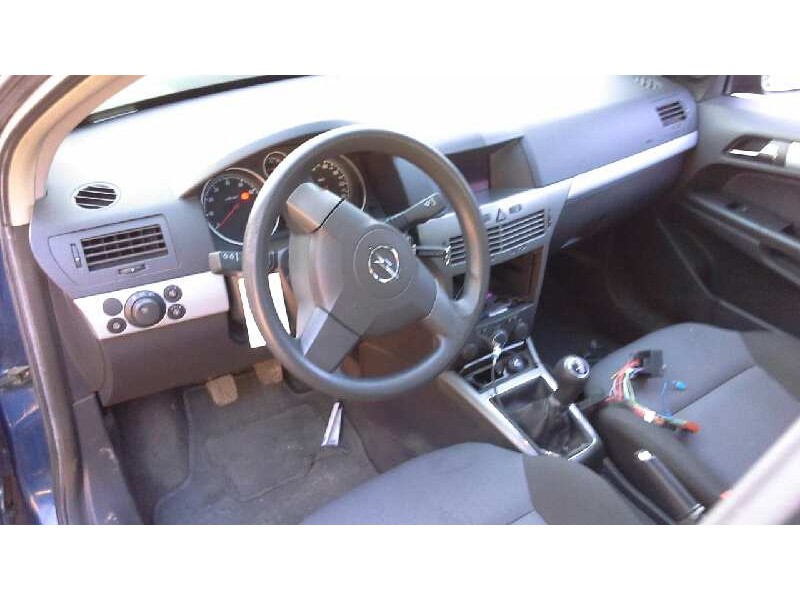 opel astra h berlina del año 2004
