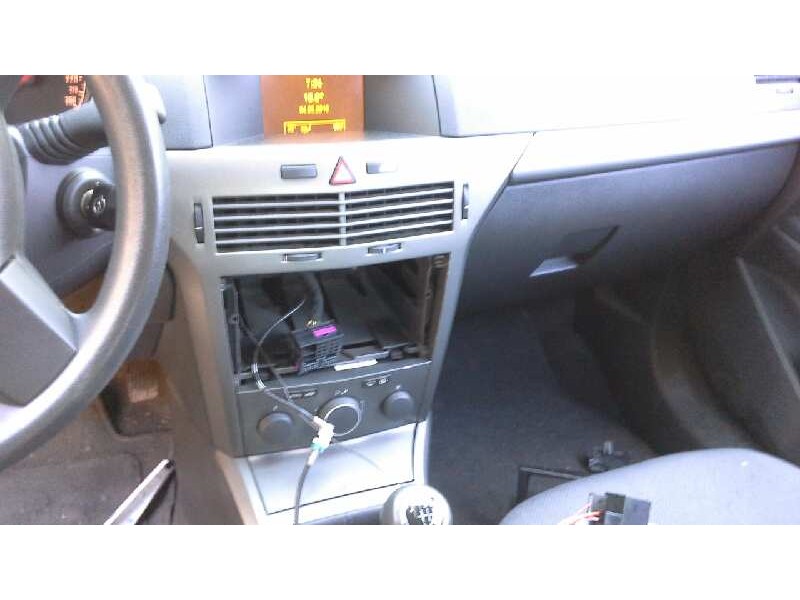 opel astra h berlina del año 2004