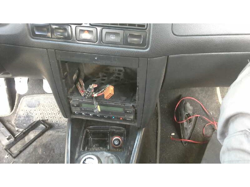 volkswagen golf iv berlina (1j1) del año 2000