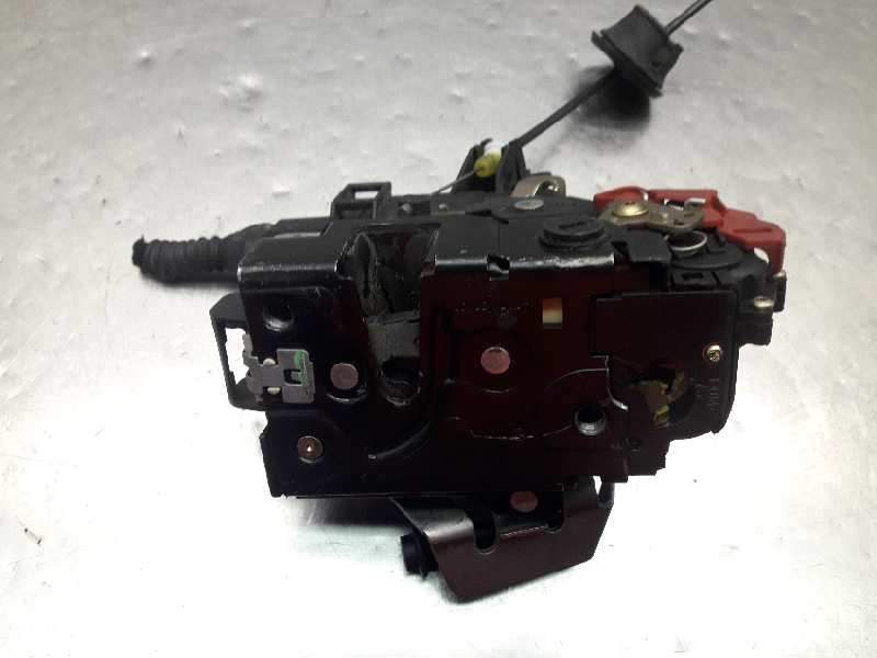 Recambio de cerradura puerta trasera derecha para audi a4 avant (8e) 2.0 referencia OEM IAM   