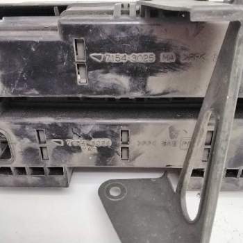 Recambio de caja fusibles para nissan terrano/terrano.ii (r20) 2.7 turbodiesel referencia OEM IAM 71543024 71543025 43850
