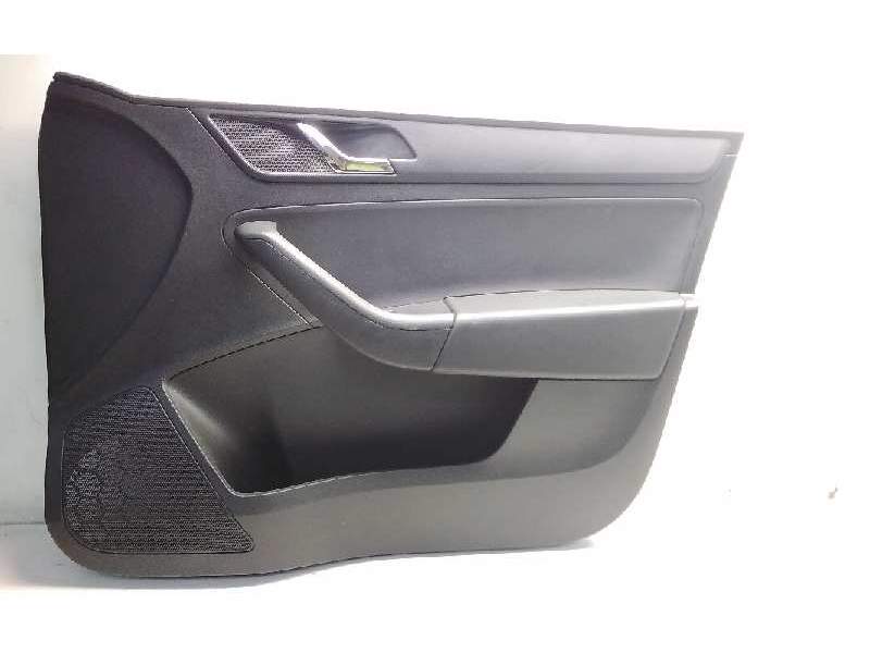 Recambio de guarnecido puerta delantera derecha para skoda rapid active referencia OEM IAM 5JB867014C  