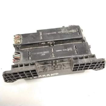 Recambio de caja fusibles para nissan terrano/terrano.ii (r20) s (3-ptas.) referencia OEM IAM 71543025 71543024 