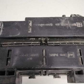 Recambio de caja fusibles para nissan terrano/terrano.ii (r20) s (3-ptas.) referencia OEM IAM 71543025 71543024 