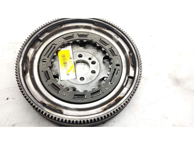 Recambio de volante motor para skoda karoq (nu7, nd7) 1.5 tsi referencia OEM IAM 04E105266K  