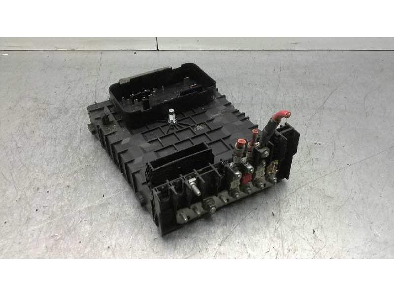 Recambio de caja fusibles para audi a3 sportback (8p) 1.6 attraction referencia OEM IAM 8P0937548A  