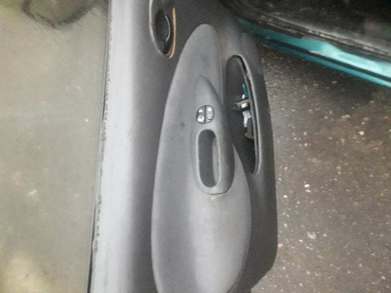 ford fiesta berlina (dx) del año 1999