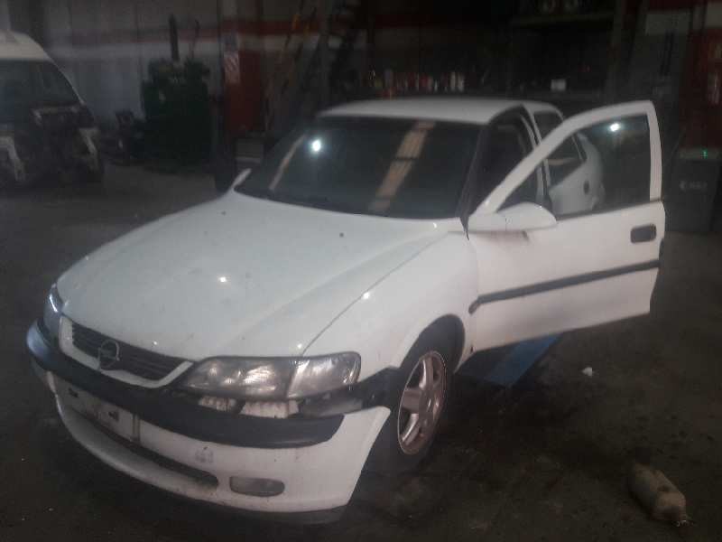 opel vectra b berlina del año 1996