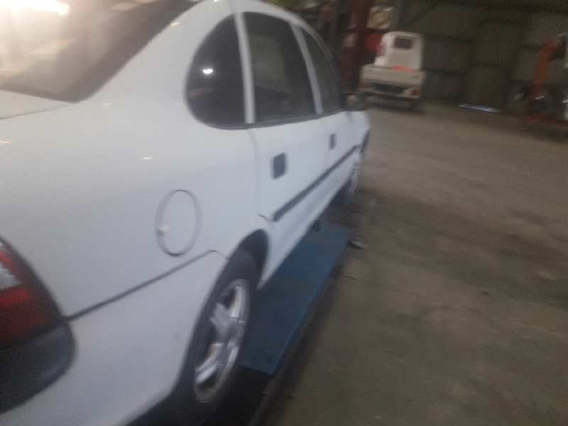 opel vectra b berlina del año 1996